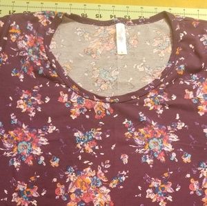 EUC Lularoe Classic tee Plum with Floral